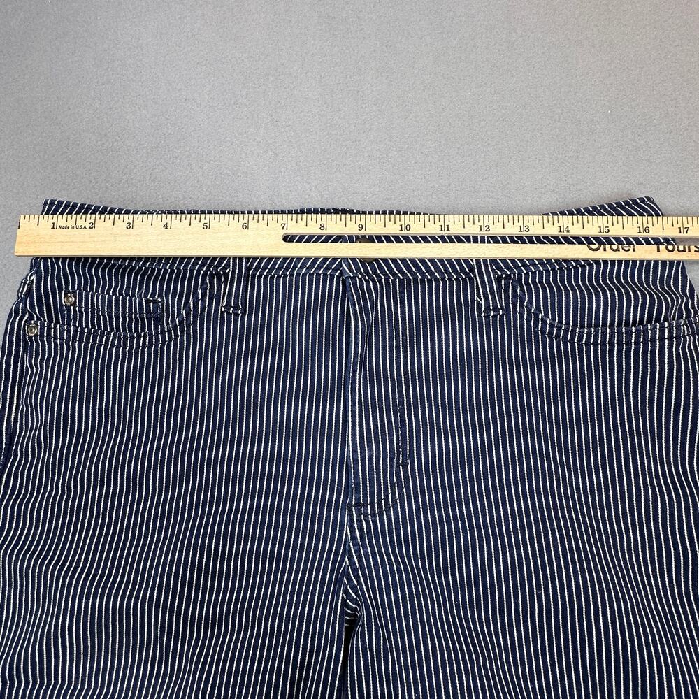 Lee Shorts Womens 14 Blue White Striped Regular Fit Mid Rise Summer Casual - Picture 5 of 16